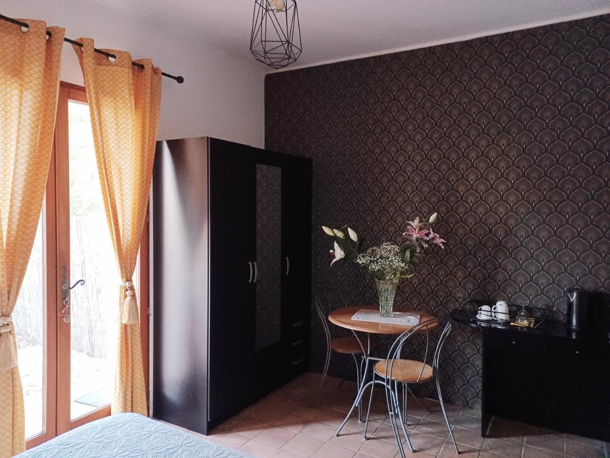 Suite Avec Jardin Entre Aix En Provence, Luberon Et Verdon Peyrolles-en-Provence Exterior foto